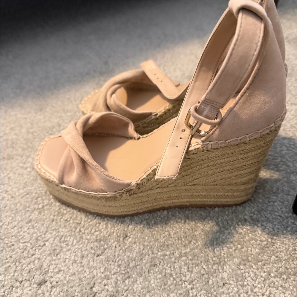 NWT Kenneth Cole Sol Wedge sandals